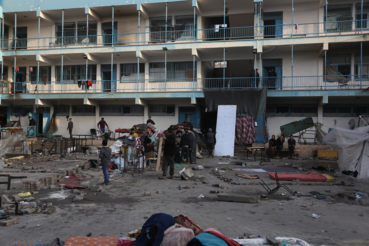 İsrail ordusu Gazze Şeridi'nin orta kesimindeki El-Magazi Mülteci Kampı'nda sivillerin yaşadığı evlere hava saldırısı düzenledi.