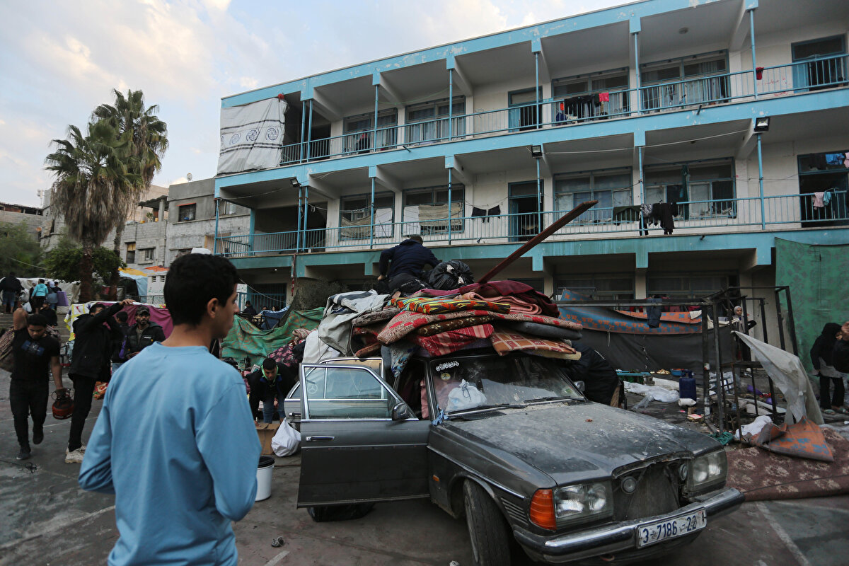Gazze'deki Sağlık Bakanlığı Sözcüsü Eşref el-Kudra, yaptığı yazılı açıklamada, İsrail güçlerinin, Magazi Mülteci Kampı'nda nüfusun kalabalık olduğu bir yerleşim yerinde soykırım gerçekleştirdiğini kaydetti.