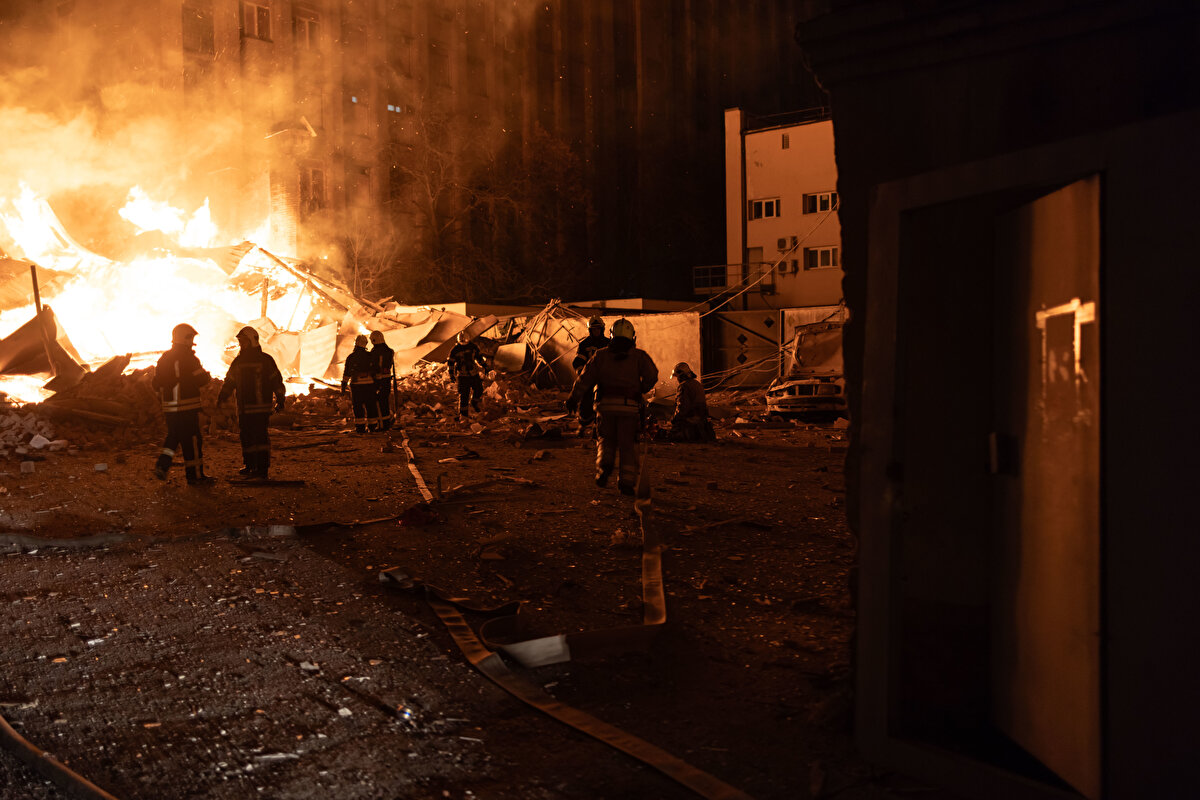 bazı sivil araçlar da yangında kül oldu. 