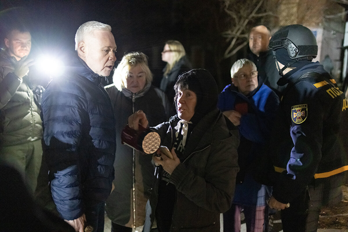 Polis ekipleri, olaydan sonra ofis çevresinde güvenlik önlemleri aldı.