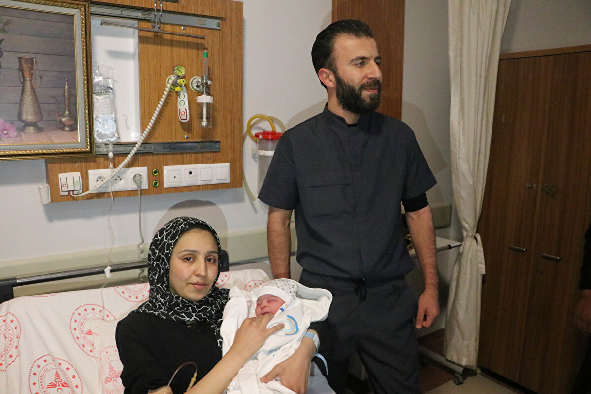 Şanlıurfa'da yeni yılın ilk bebeği Fevzi, saat 00.02'de dünyaya geldi.