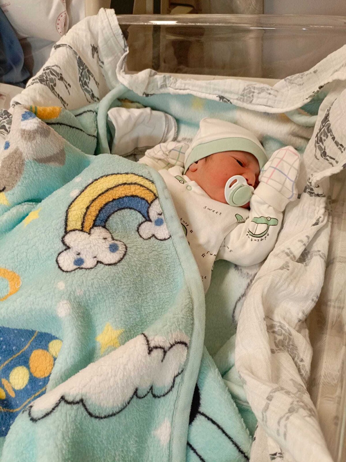 İstanbul'da yeni yılın ilk dakikalarında Kaan bebek dünyaya geldi.