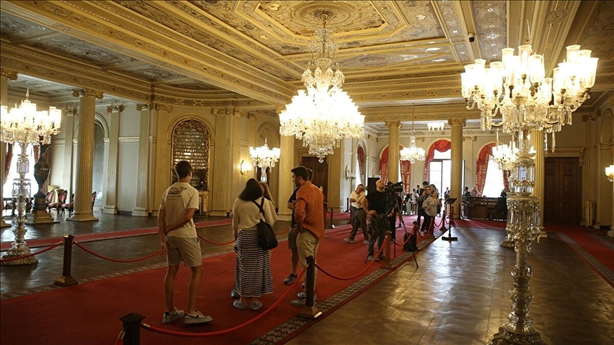 Başkanlığın açıklamasına göre, geçen yıl boyunca Milli Saraylar Başkanlığına bağlı saray, köşk, kasır ve müzeleri ziyaret edenlerin sayısı 7 milyon 261 bin 241 oldu.