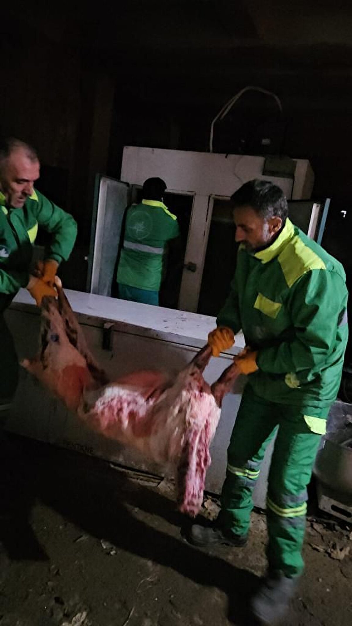 İlçe Tarım ve Orman Müdürlüğünce, kaçak etlerin kesiminin yapıldığı ve depolandığı yerin sahibine, ruhsatsız faaliyet gösterdiği için 150 bin lira ceza uygulandı.