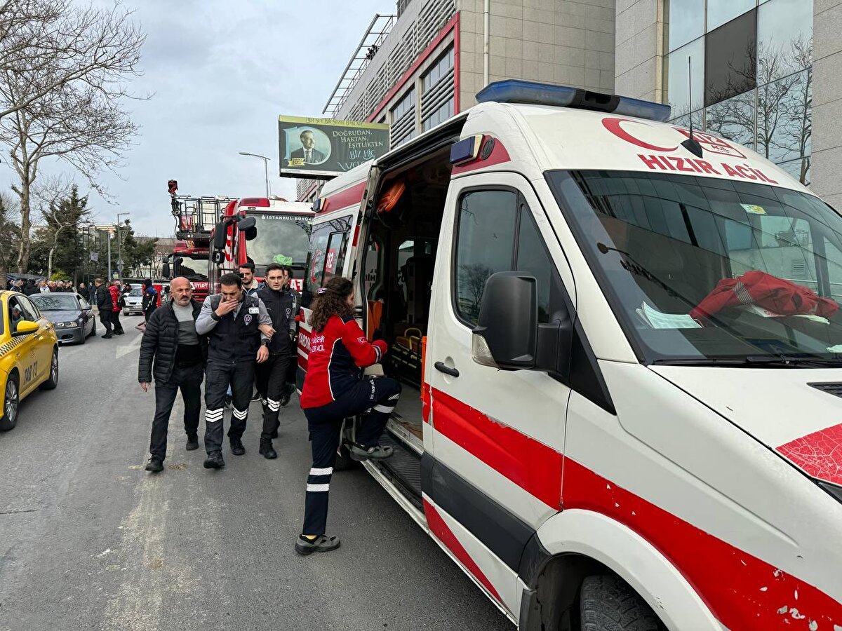 İhbar üzerine olay yerine itfaiye, sağlık ve polis ekipleri sevk edildi.