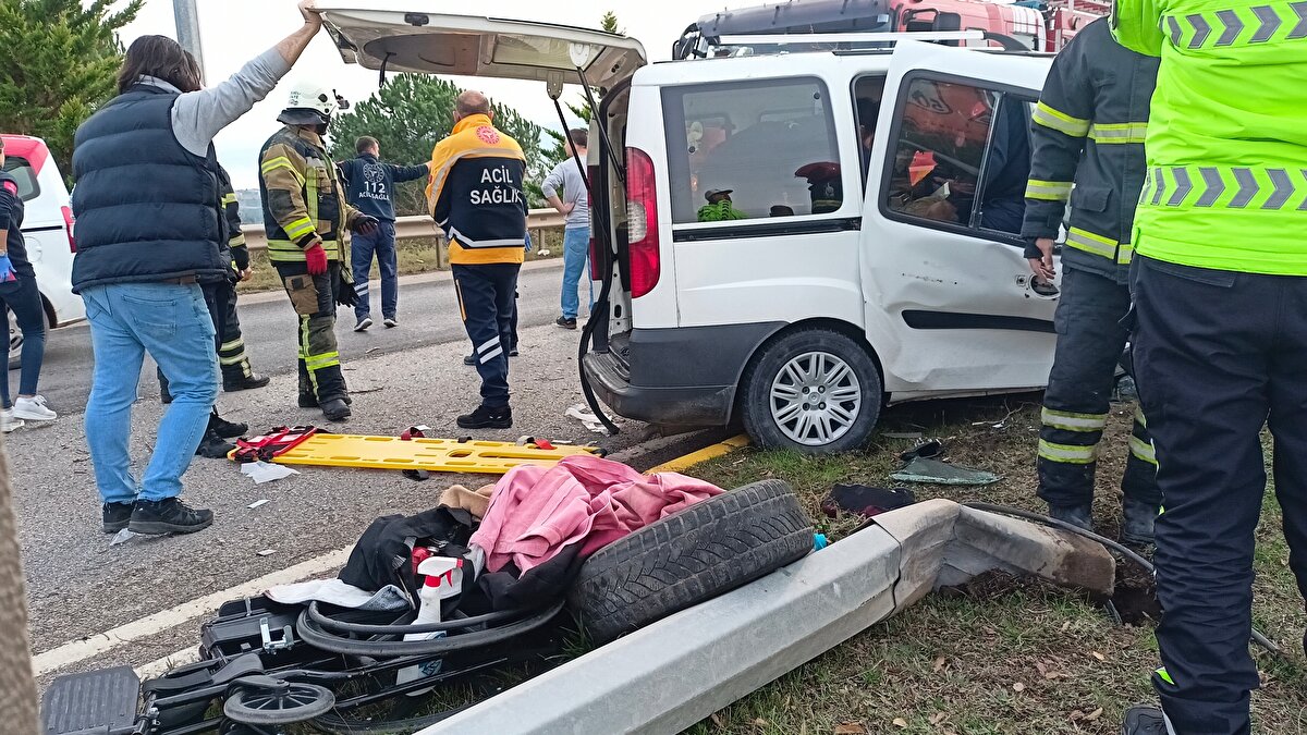 Turgay Mert'in, rahatsızlığı sebebiyle ailesiyle birlikte gittiği Kocaeli Üniversitesi Eğitim ve Araştırma Hastanesi’nden dönerken kazanın yaşandığı öğrenildi.