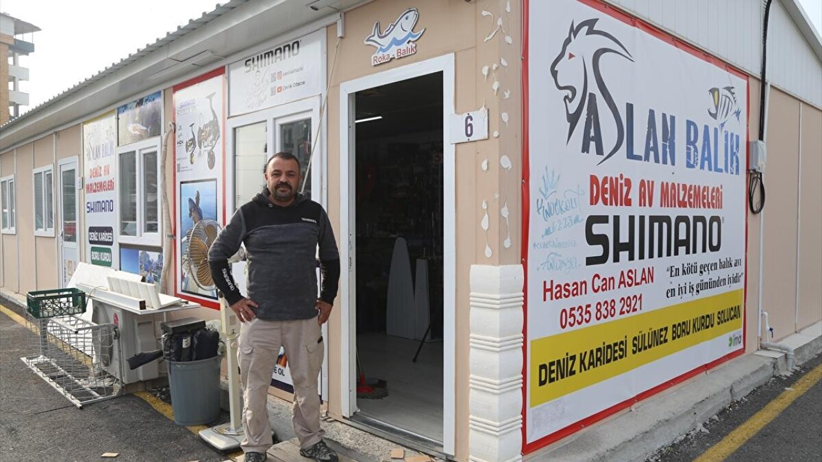 Depremlerde hem babasını hem evini hem de iş yerini kaybeden Hasan Can Aslan, yaşadıkları yıkımın ardından çok sevdiği memleketini terk etmek zorunda kaldığını anlattı.