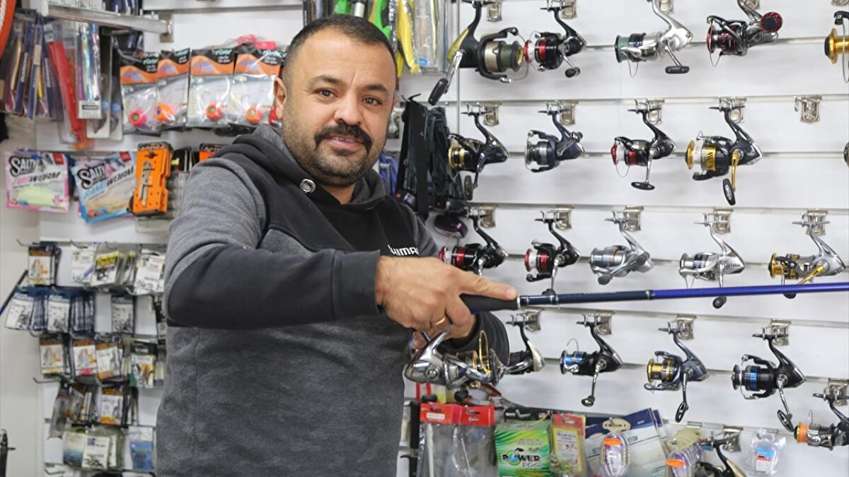 Yitirdiği canlara, yaşadığı acılara rağmen Hatay`dan uzak kalmanın kendisine iyi gelmediğini anlatan Aslan, prefabrik iş yerlerinin verilmesiyle 8 ay sonra memleketine döndüğünü belirtti.