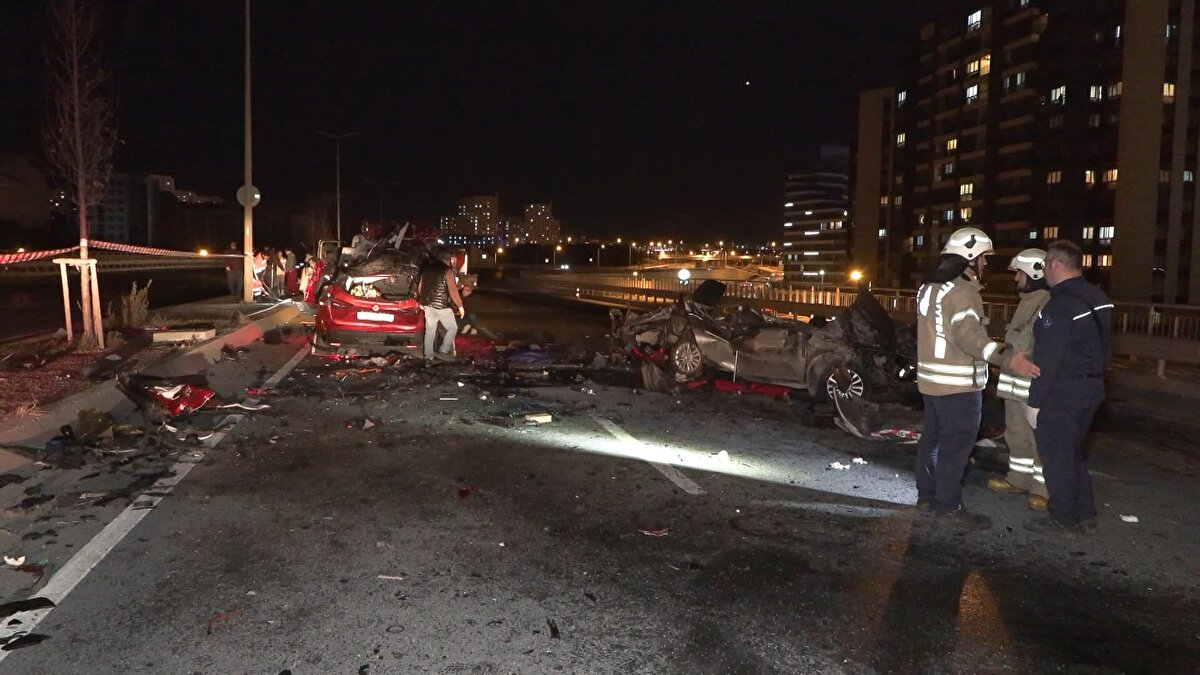 Polis ekipleri kaza yerinde inceleme yaptı. Kazayla ilgili soruşturma başlatıldı.