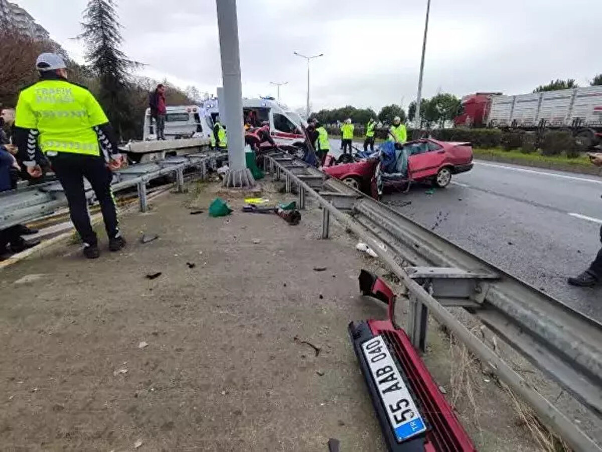 4 kişilik arkadaş grubunun, Karadeniz gezisi kapsamında Samsun’dan yola çıkıp, Artvin’e gezmeye gittikleri öğrenildi. Kaza ile ilgili soruşturma sürüyor.