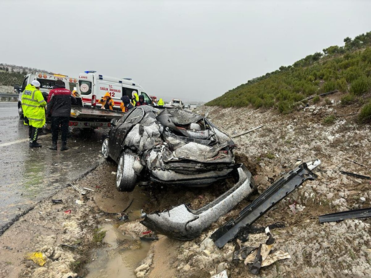 Yaralılar, sağlık ekiplerince Savaştepe Devlet Hastanesi'ne kaldırıldı.