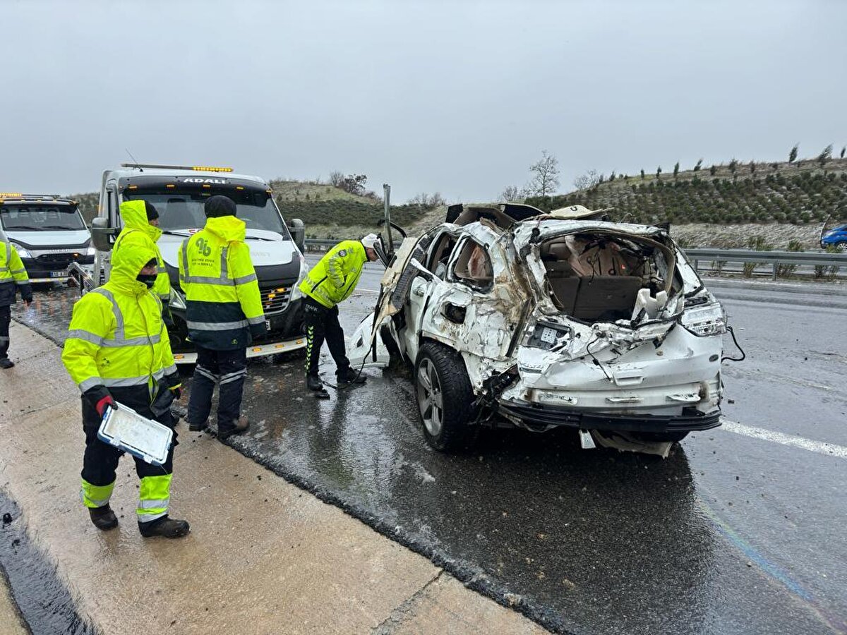 Kazada, 06 FL 2374 plakalı cipte bulunan Fehmi Zafer Heperler (73) olay yerinde hayatını kaybetti, araçlardaki 4 kişi yaralandı.