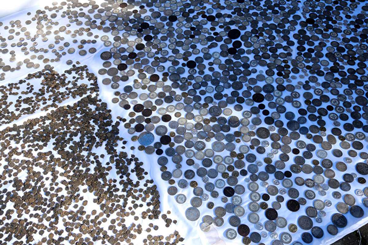 Ayrıca 2 av tüfeği ile uzun namlulu silaha ait çok sayıda mermi ele geçirildi.