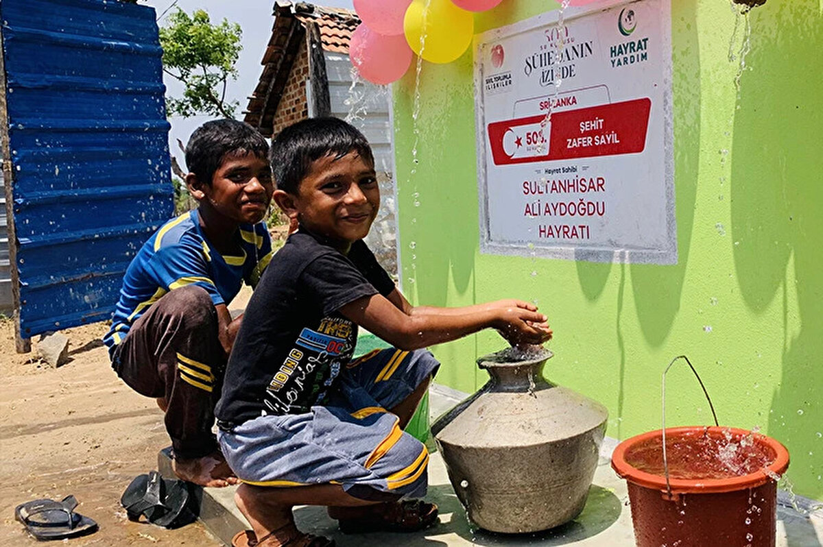'Asırlardır bizlere yurt olan mübarek vatan topraklarımızın müdafaası uğrunda şehadete eren aziz şehitlerimizin hatıraları, sınırlarımızın ötesinde, mazlum coğrafyalarda da yaşamaya devam etsin' diyerek yola çıkan Hayrat İnsani Yardım, 563 su kuyusu açtı.
