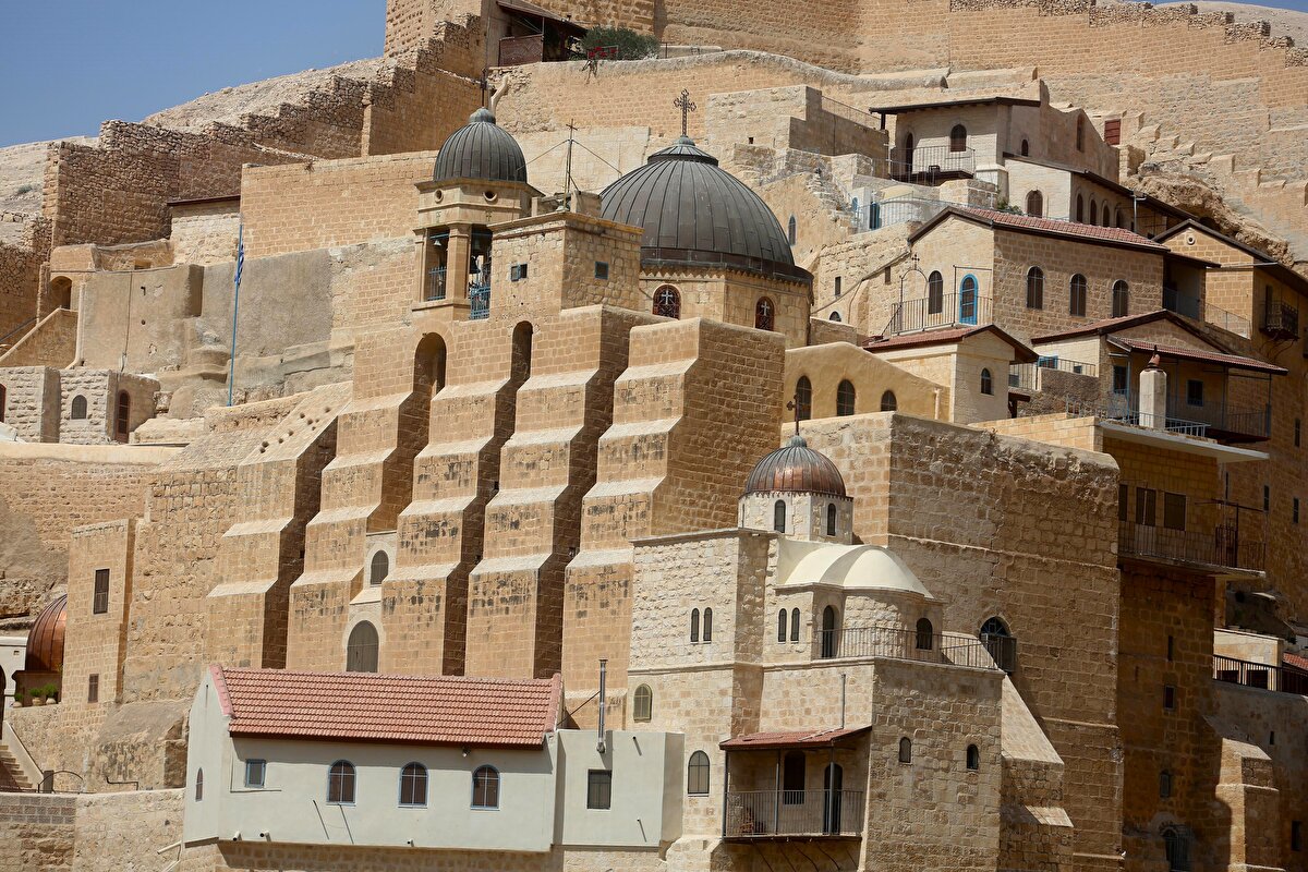 Hristiyan dünyasının önemli şahsiyetlerden Yuhanna ed-Dımaşkî'nin bu manastırda uzun süre kaldığı, Ortodoks Kilisesi'ne ait birçok ritüelin temelinin ilk kez burada atılarak dünyaya yayıldığı bilinmektedir.