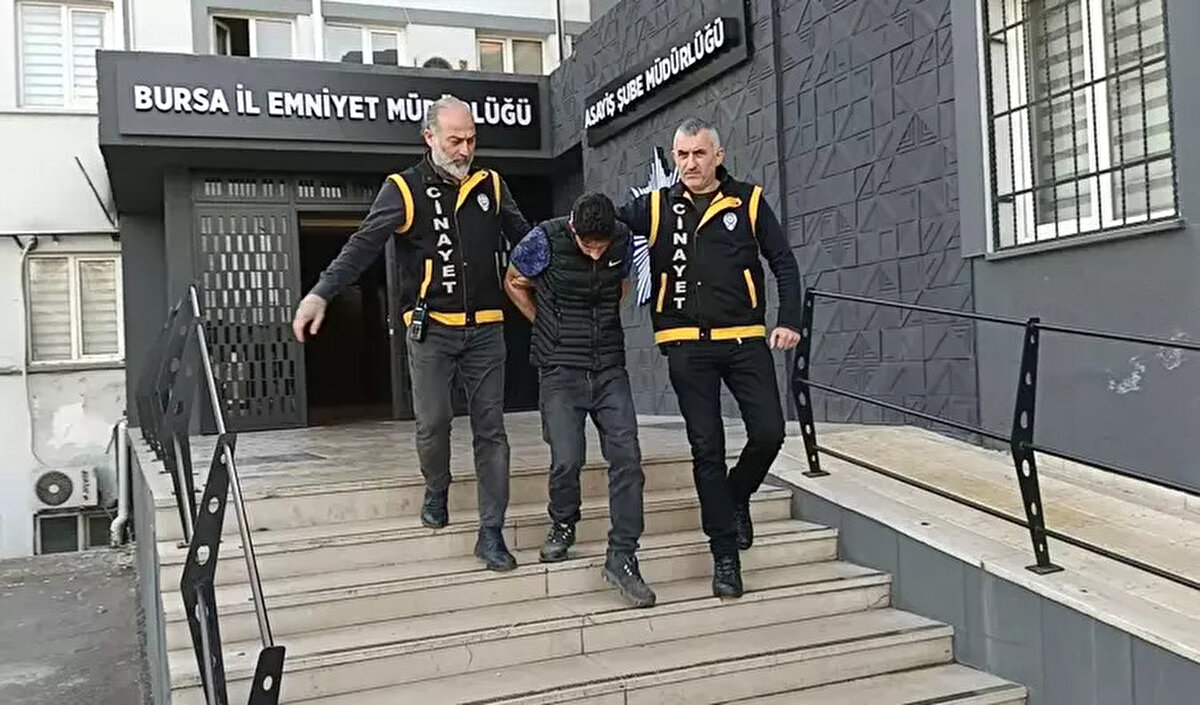 Gelen sesler üzerine komşuların ihbarıyla eve polis ve sağlık ekipleri sevk edildi. Gelen polisler, cinayetlerin tek tanığı olan oğlu F.Y. ile evde bekleyen Abdulsamet Yayaşit'i gözaltına aldı. Bursa Adli Tıp Kurumu morguna götürülen cenazeler, yapılan otopsinin ardından aynı gün ikindide Hasköy Kent Mezarlığı'nda toprağa verildi.