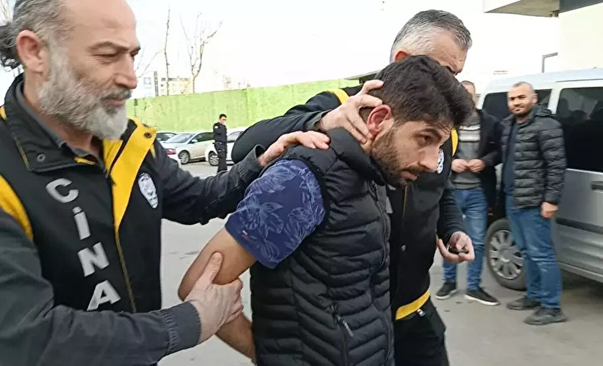 Olay, geçen perşembe günü saat 03.30 sıralarında Osmangazi'nde meydana geldi. Akşam saatlerinde, oğlu F.Y.'nin bakımını üstlenen annesi Zozan (69), babası Seyithan Yayaşit (64)  ile kardeşi Mücahit Yayşit'in kaldığı Hamitler Mahallesi 2. Vakıf Sokak'ta bulunan eve gelen Abdulsamet Yayaşit, özel yaşamına müdahale ettiği gerekçesiyle babası Seyithan Yayaşit ile tartıştı.