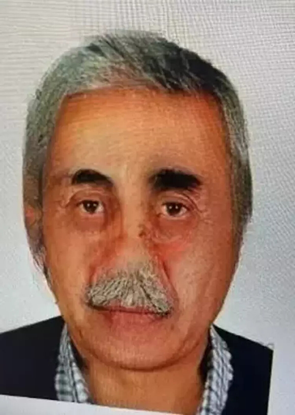 Abdulsamet Yayaşit'in, 7 yıl önce eşinden boşandıktan sonra, aralarında kayınpederinin de bulunduğu, 4 kişiyi bıçaklayıp 2 kez cezaevine girdikten sonra, 2021 yılında tahliye olduğu  ortaya çıktı. Yayaşit’in ifadesinde, babasıyla sürekli tartıştığını belirterek, "Babam özel hayatıma çok karışıyordu. Bana üvey evlatmışım gibi muamele ediyordu. Kendisini uyarınca aramızda tartışma çıktı. Sonra bu olaylar yaşandı" dedi. Adliyeye sevk edilen Abdulsamet Yayaşit, tutuklanarak cezaevine gönderildi.