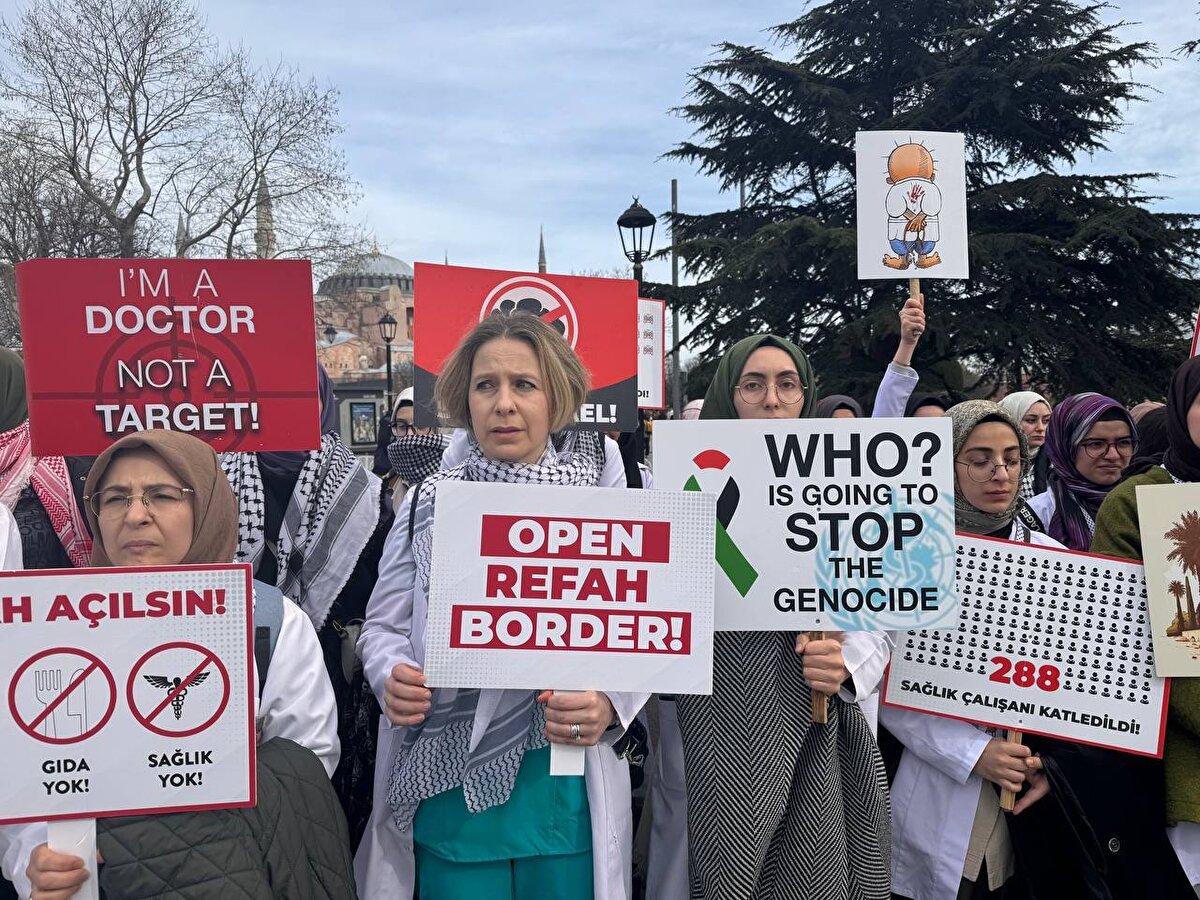 İsrail işbirlikçisi devletlerin ve şirketlerin, soykırıma olan aleni desteğinin artarak sürdüğünü belirten Ayaz, "Bir avuç mazlumun karşısında bütün dünya zalimleri tek safta saldırmaya devam ediyor." dedi.