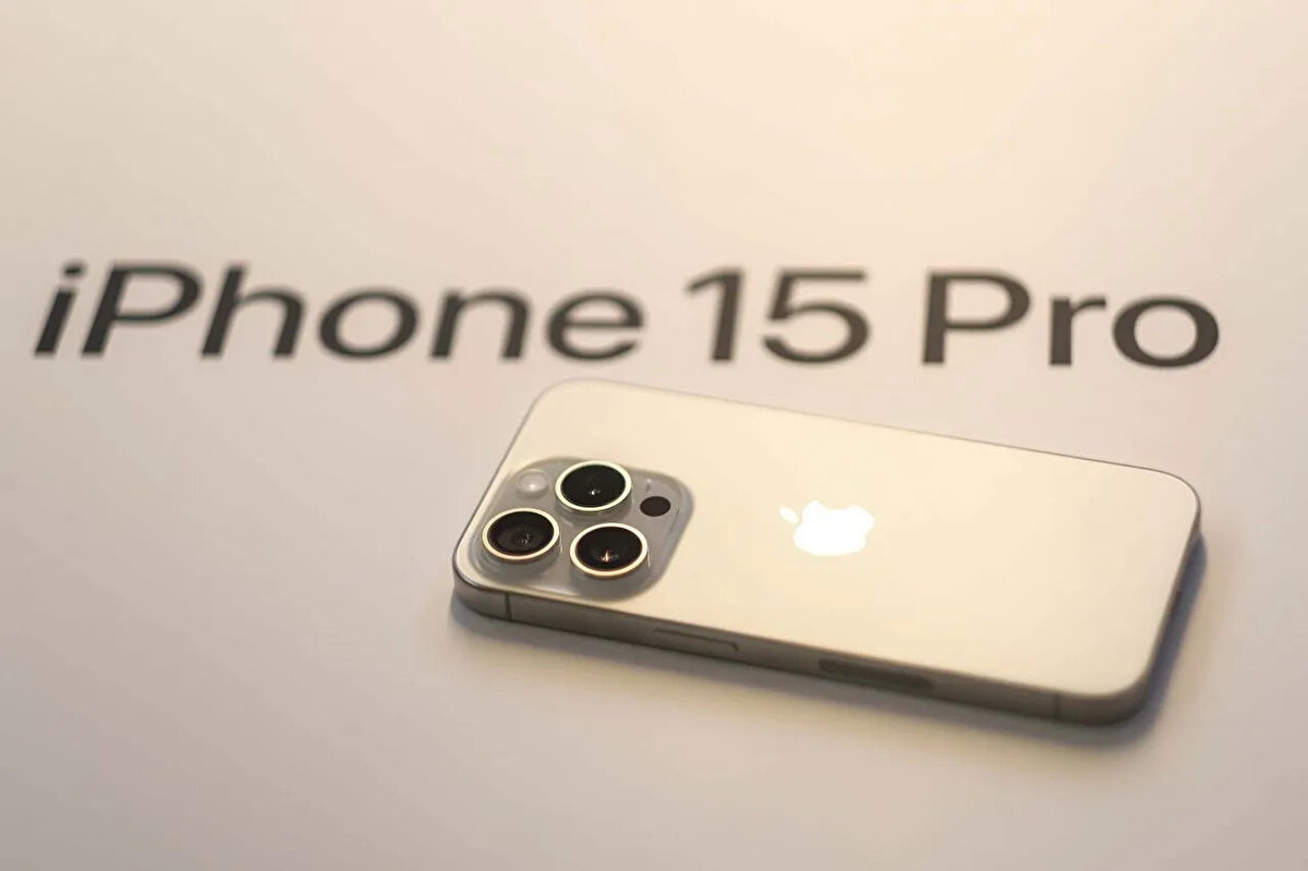 7. iPhone 15 Pro <br><br>Satış adedi: 21 milyon