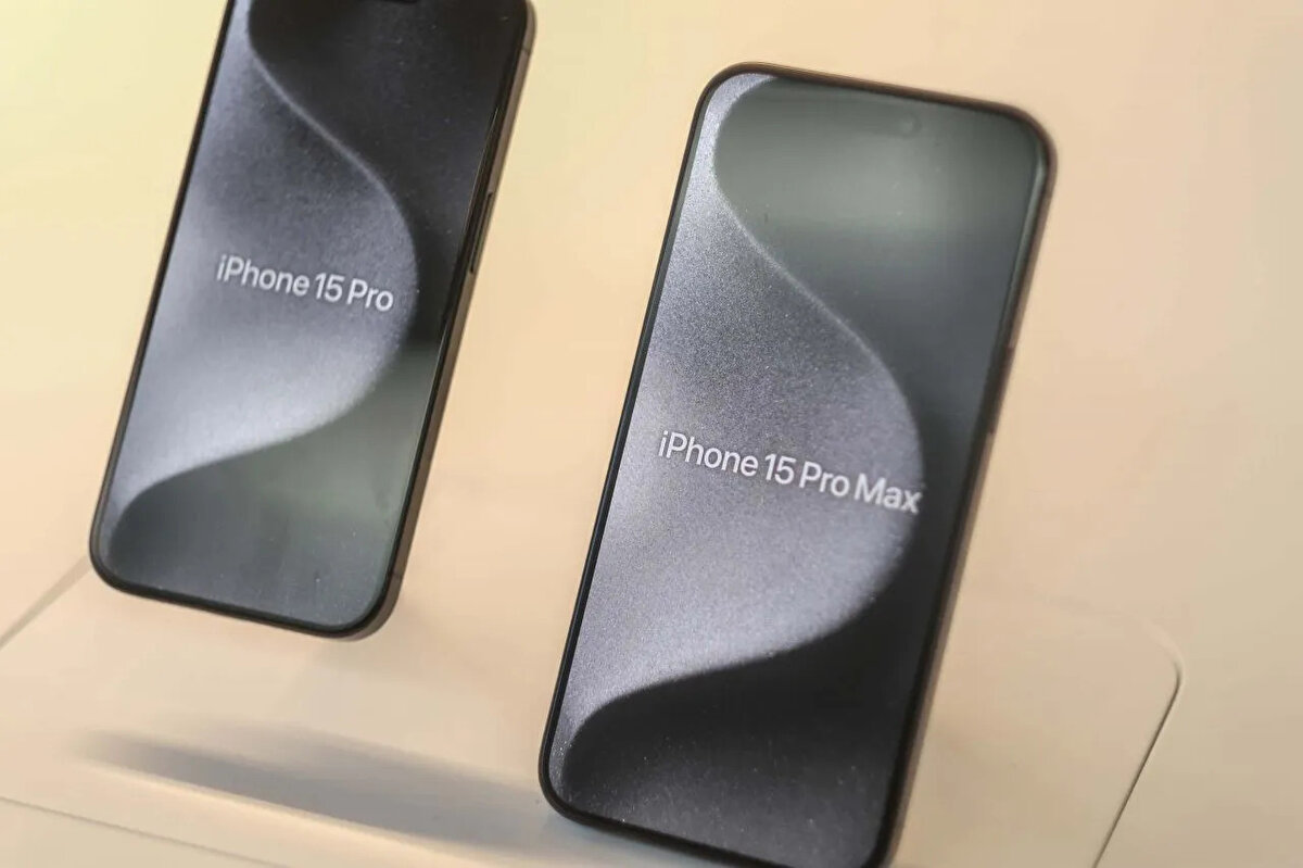 2. iPhone 15 Pro Max<br><br>Satış adedi: 33 milyon