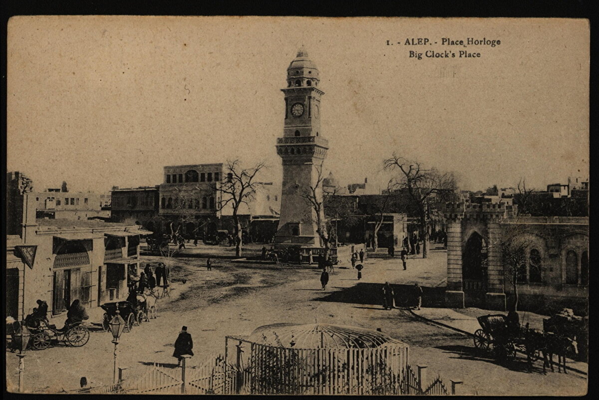 Dört cephesinde de saat bulunan kulenin, karşılıklı iki diskin her birinin diğer iki diskin zamanlamasından farklı bir zamanda çalışmasını sağlayan bir mekanizması vardır. 