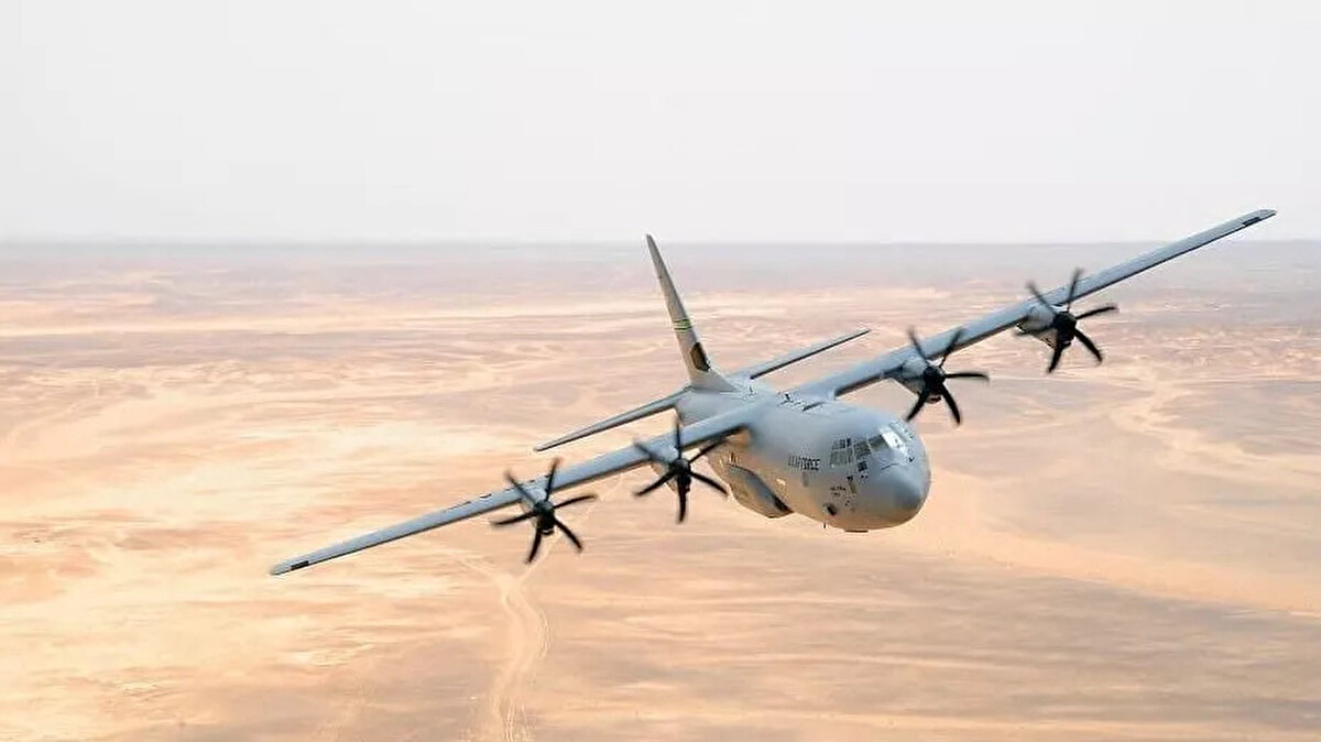 20) Cezayir<br>182 bin kişilik bir orduya sahip olan Kuzey Afrika ülkesi 14 bin kişilik hava kuvvetleri personeline sahip. Cezayir'de toplam 102 savaş uçağı, 298 helikopter, 10 saldırı helikopteri 61 nakliye uçağı bulunuyor.