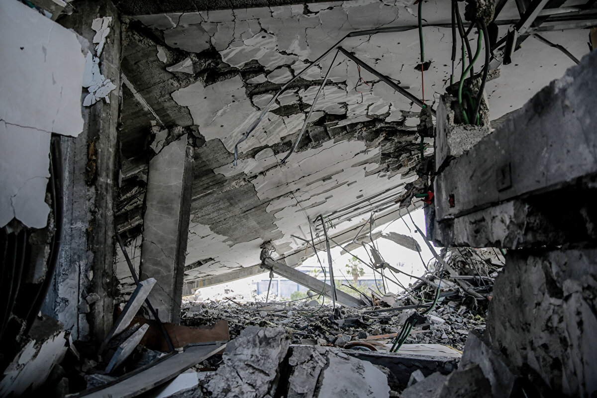 Filistin direnişinin en önemli sembollerinden kabul edilen Filistin'in ilk Devlet Başkanı Arafat, 11 Kasım 2004'te Fransa'da hayatını kaybetmişti. Kudüs’e defnedilme vasiyeti İsrail makamlarınca reddedilinde cansız bedeni Ramallah’ta toprağa verilmişti.