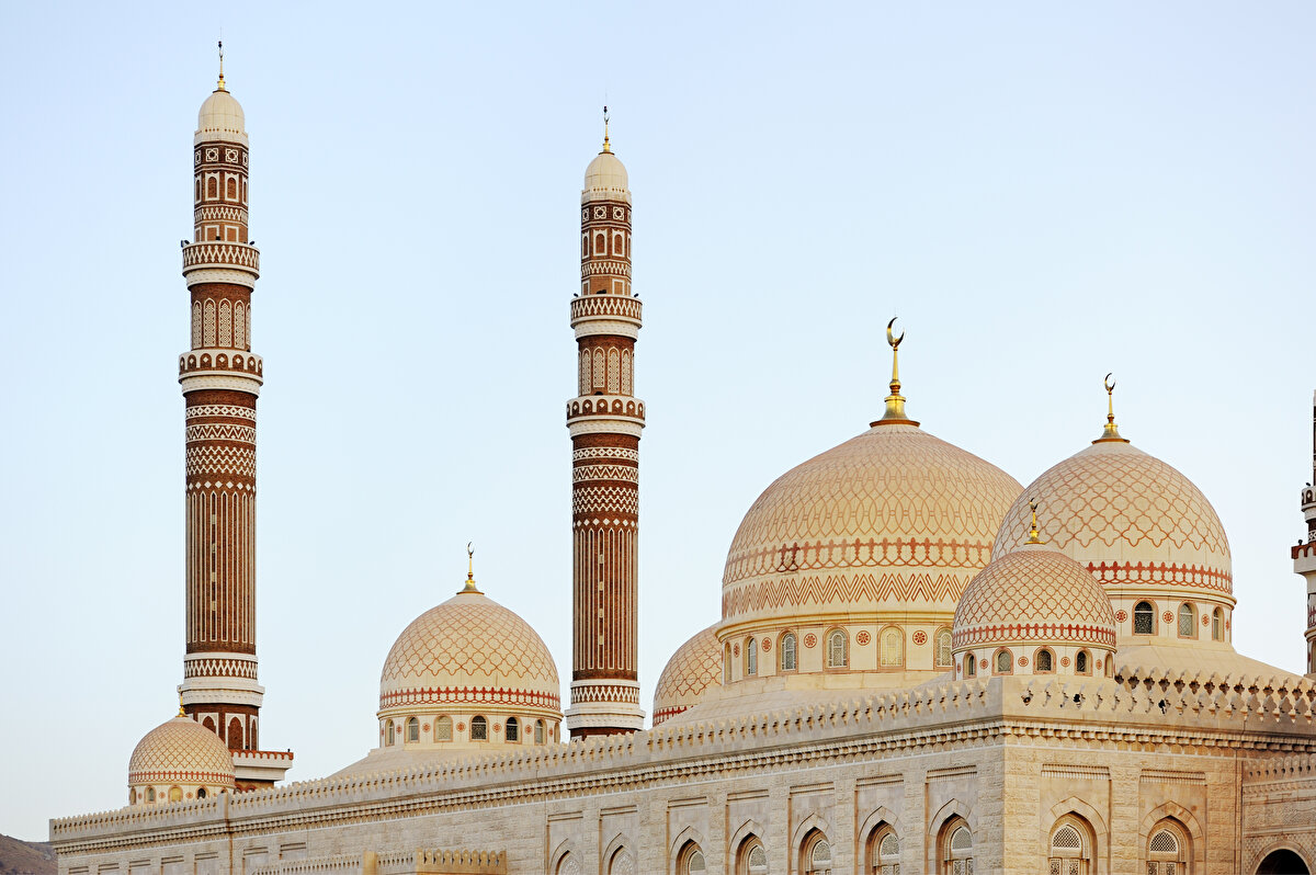 Salih Camii'nde Kameriye adı verilen 4 ana kemer üzerine oturtulan ana kubbeye ek olarak 4 kubbe daha bulunuyor. Aynı anda 44 bin kişinin ibadet edebildiği caminin kubbeli alanı 13 bin 596 metrekare genişliğinde. 