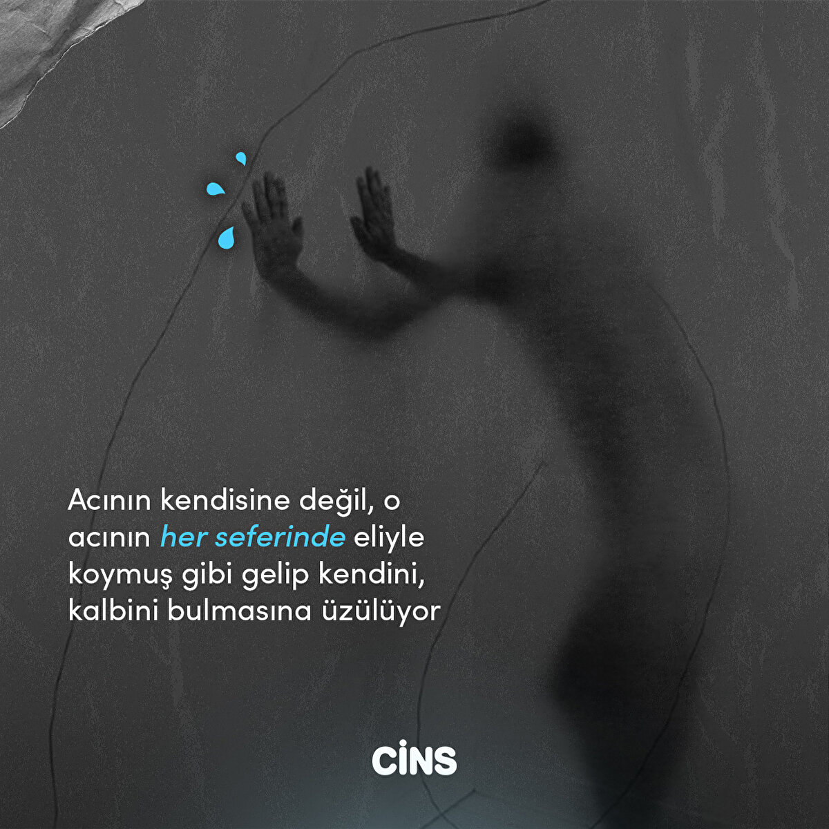 Acının kendisine değil, o acının her seferinde eliyle koymuş gibi gelip kendini, kalbini bulmasına üzülüyor