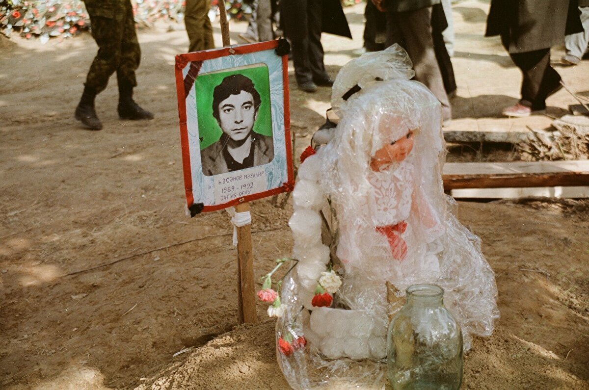 Katliamın kurbanları arasında boynu vurularak, yakılarak katledilenlerin yanı sıra karnı süngülenen hamile kadınlar da var. 