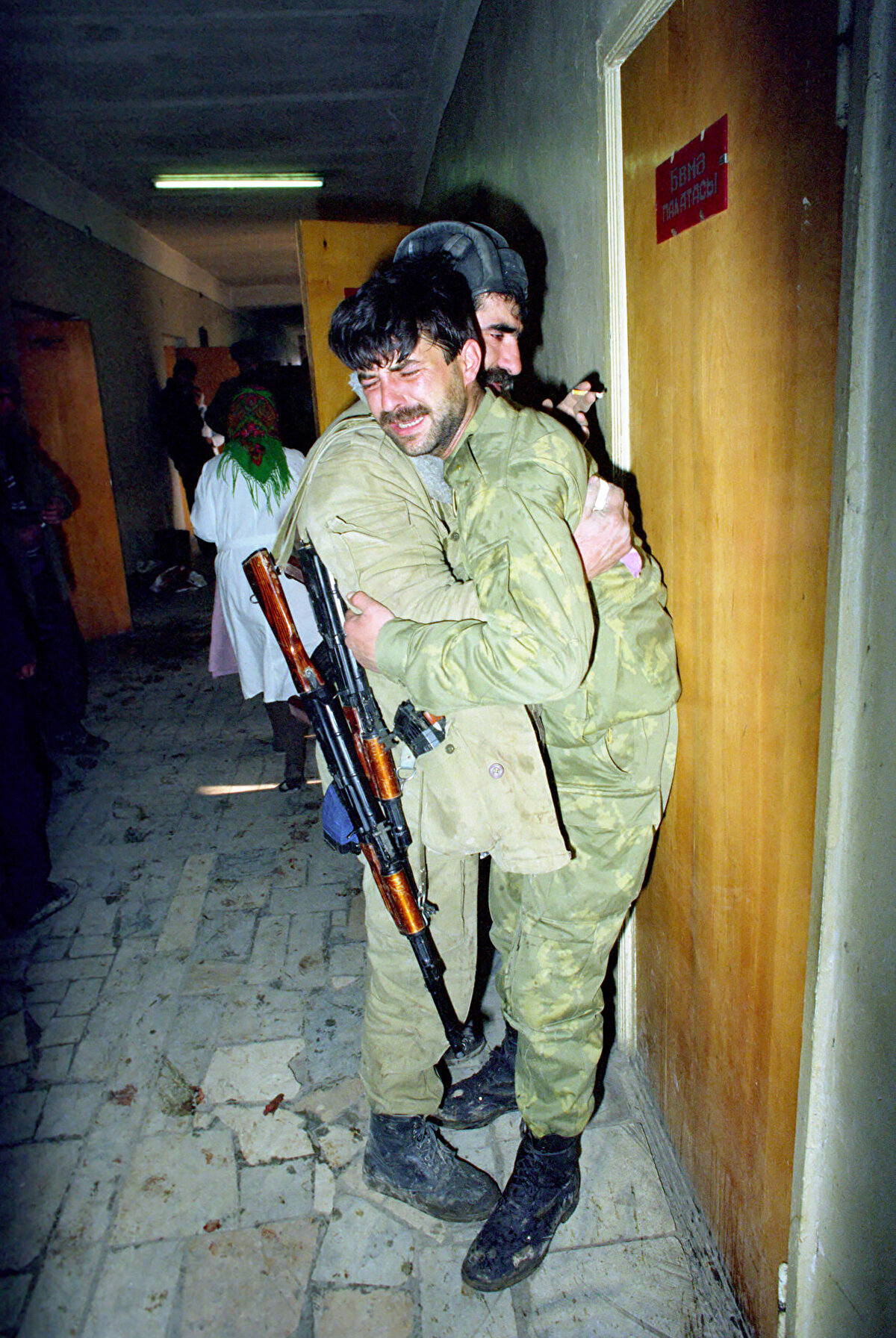 Azerbaycan'ın belirttiğine göre, Hocalı'da yaşananlar, 1949 Cenevre Sözleşmeleri, Birleşmiş Milletler’in Soykırım Suçunun Önlenmesi ve Cezalandırılması Sözleşmesi, Sivil ve Siyasi Haklar Sözleşmesi, İşkence ve Diğer Zalimane, İnsanlık Dışı veya Onur Kırıcı Muamele veya Cezaya Karşı Sözleşme ve Çocuk Hakları Sözleşmesi gibi çok sayıda sözleşmenin ciddi ihlali anlamına geliyor.