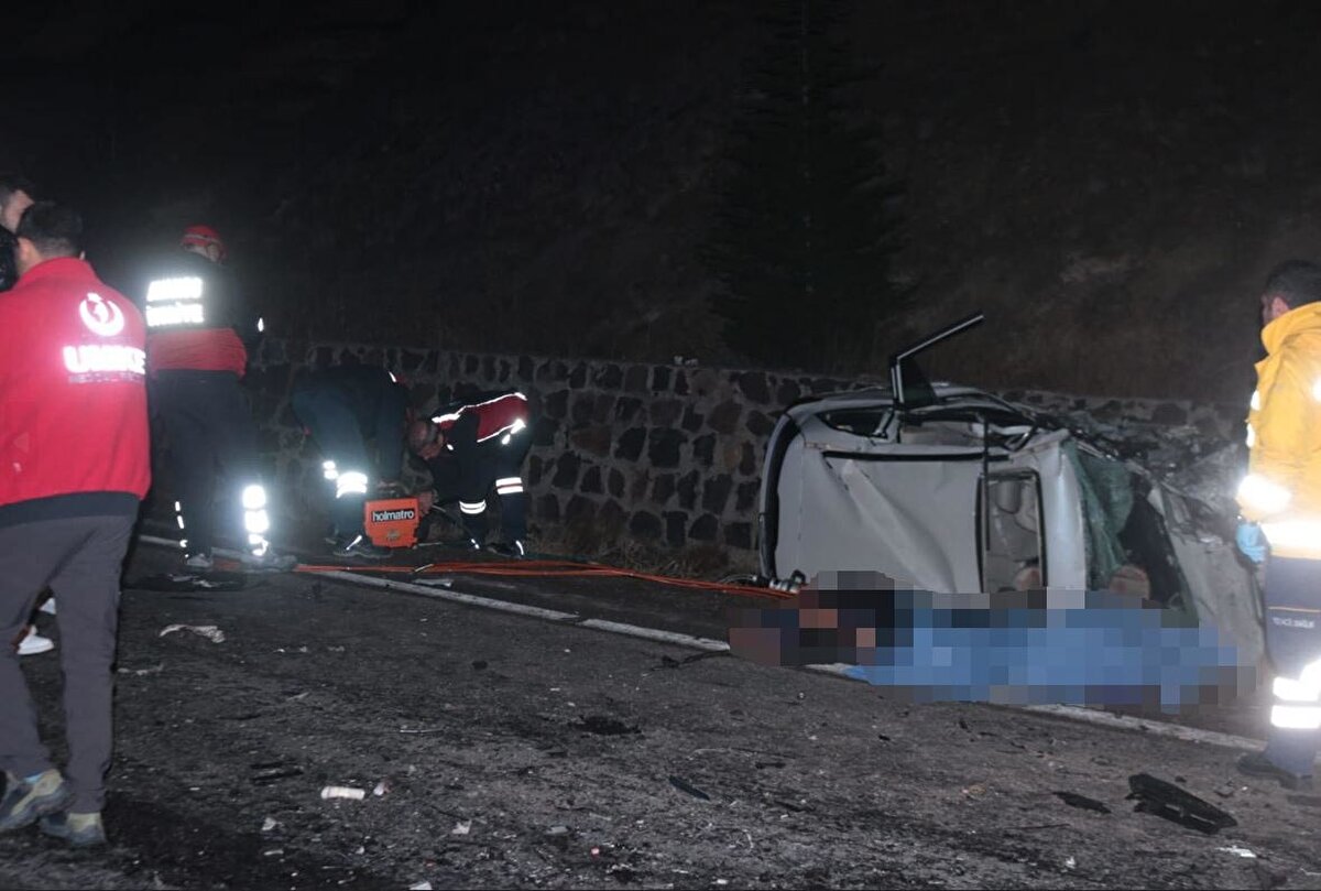 Cenazeler, savcının olay yerindeki incelemesinin ardından morga kaldırıldı.
