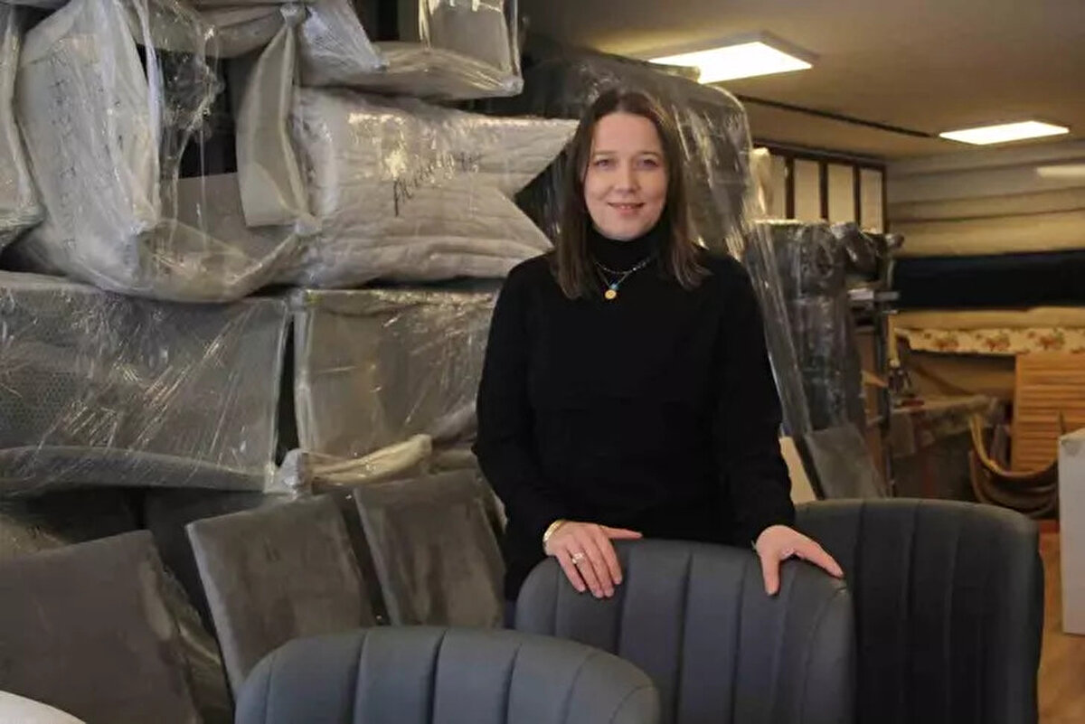 Öztürk yıllar önce eşinin yanına yardıma gittiğinde elinin bu mesleğe yatkın olduğunu fark ettiğini anlattı.<br>Öztürk müşterilerin taleplerine göre tamirat ve yeni baştan üretim yaptıklarını belirtti.