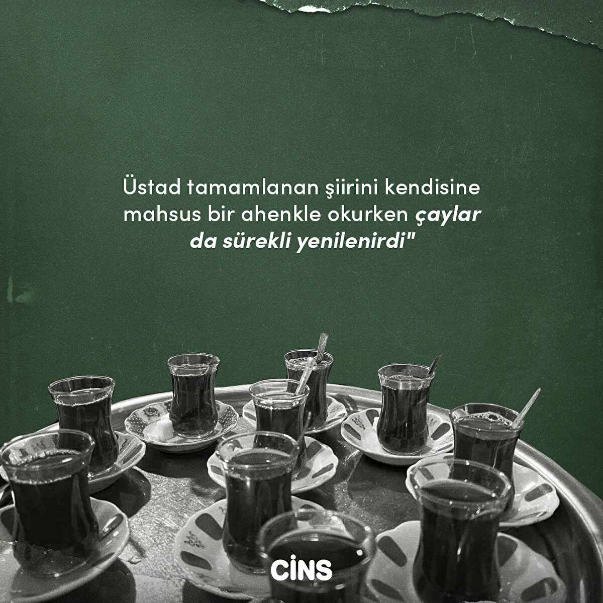 Üstad tamamlanan şiirini kendisine mahsus bir ahenkle okurken çaylar da sürekli yenilenirdi"