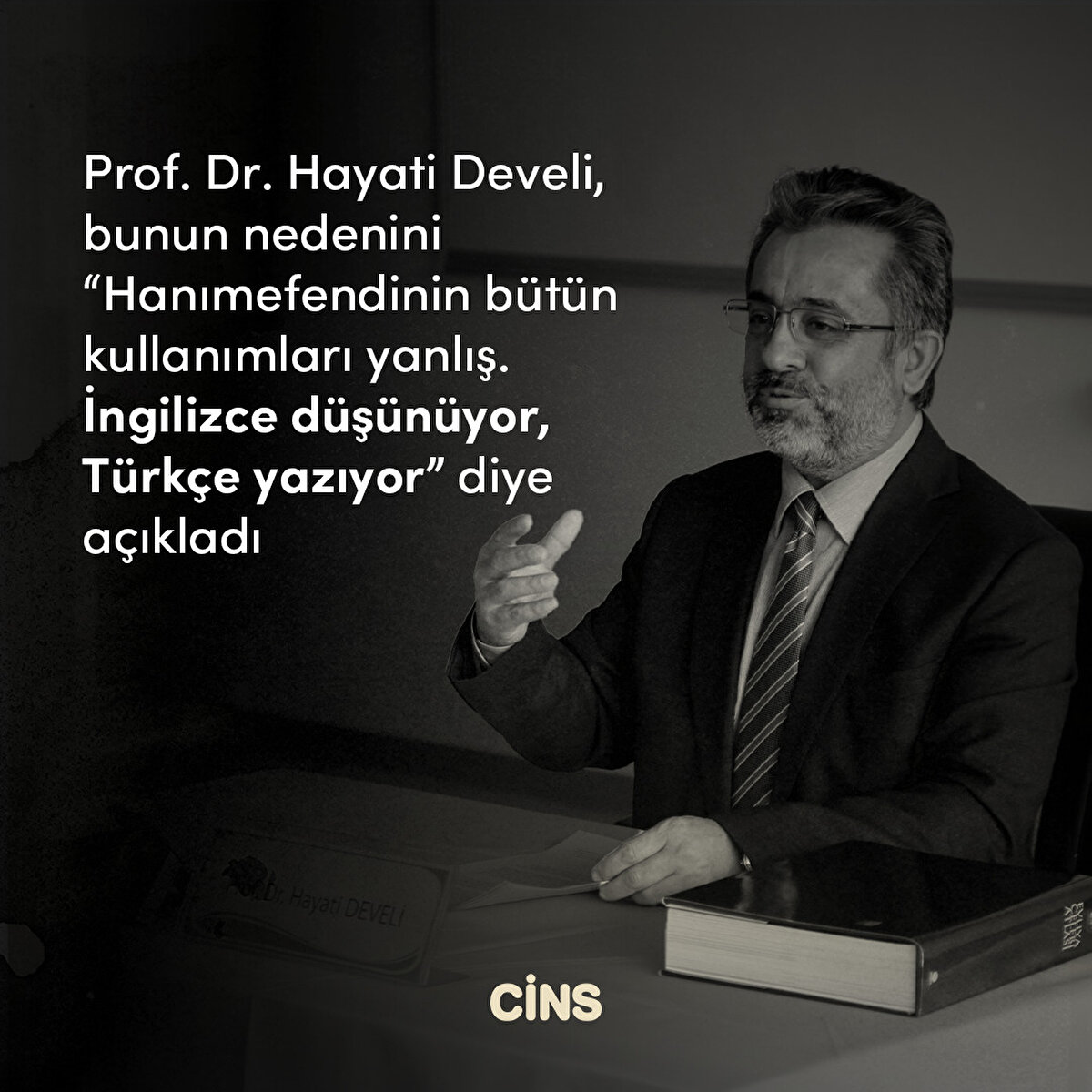 Prof. Dr. Hayati Develi, bunun nedenini “Hanımefendinin bütün kullanımları yanlış. İngilizce düşünüyor, Türkçe yazıyor” diye açıkladı