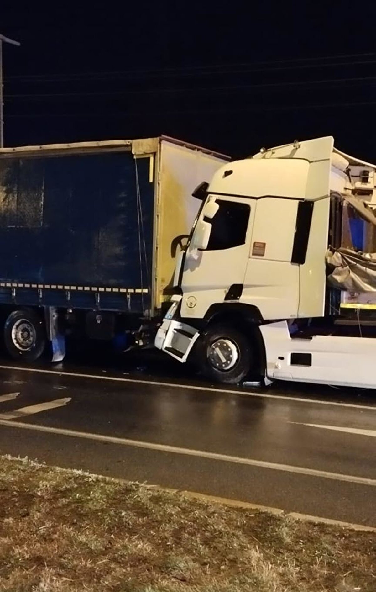 Kazada yaralanan tır sürücüleri Semih Çapraz, Osman Yiğit ve Hakan Karapınar, ambulanslarla Akşehir Devlet Hastanesine kaldırıldı.
