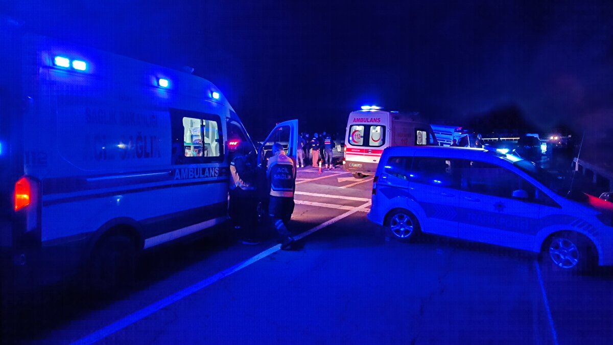 Yaralılar ambulanslarla Bingöl Devlet Hastanesine kaldırıldı.