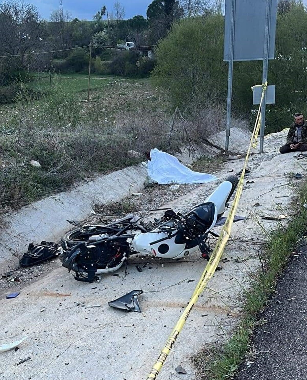Sürücüler Fışkınlı ve Yusmak ile motosiklette bulunan 13 yaşındaki Yavuz Yamuç olay yerinde hayatını kaybetti.
