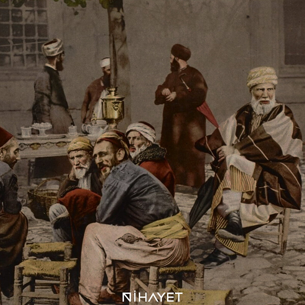 Osmanlı'daki ilk kahve, Tahtakale'de Şamlı Şems ve Hakem adlı iki kişi tarafından açılmıştır