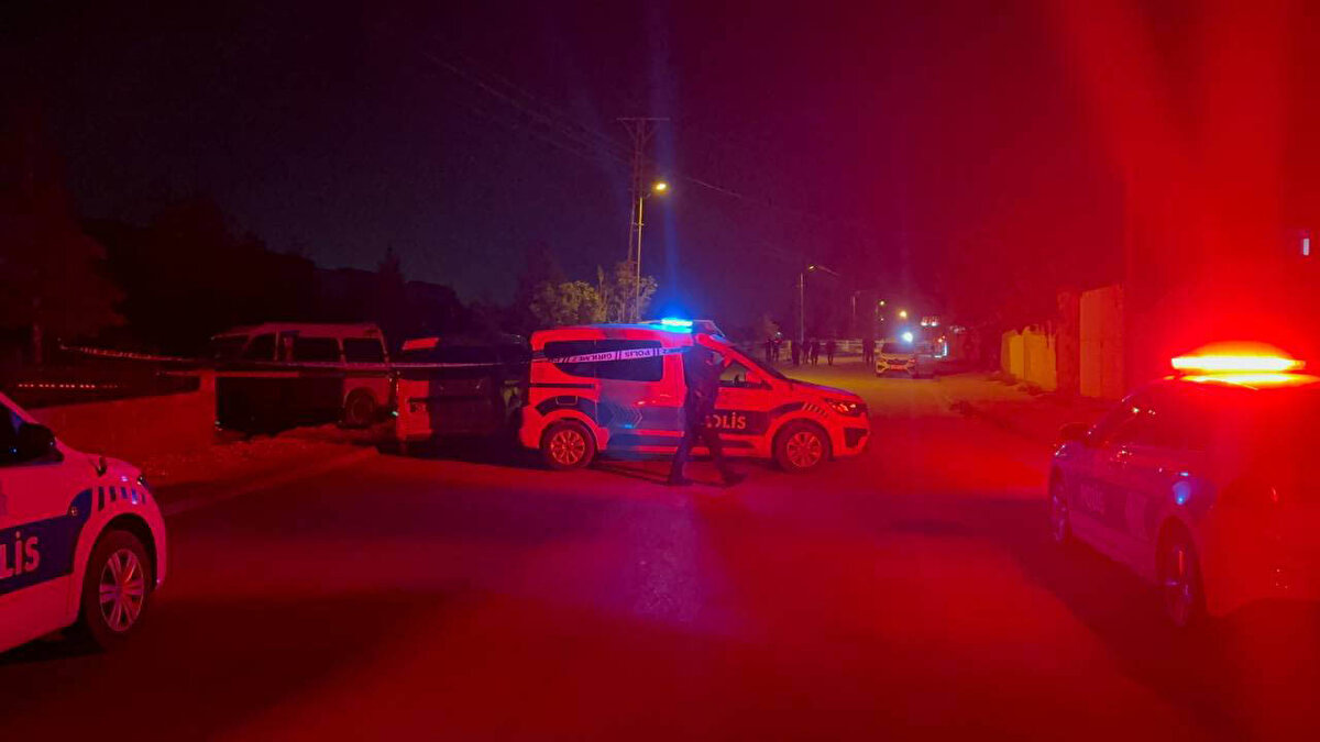 Olay, saat 21.00 sıralarında Karatay ilçesi Tatlıcak Mahallesi Taştepe Sokakta meydana geldi. Ali Özgün yönetimindeki 06 DFH 797 plakalı minibüs seyir halindeyken kimliği belirlenmeyen kişi veya kişilerce av tüfeğiyle ateş açıldı. 