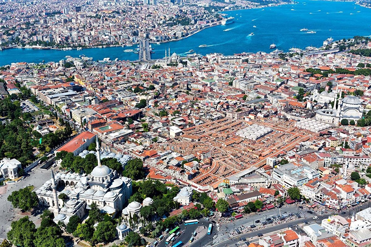 İTÜ Uçak ve Uzay Bilimleri Fakültesi Meteoroloji Mühendisliği Bölümü Öğretim Üyesi Prof. Dr. Hüseyin Toros, Samsun Üniversitesi (SAMÜ) Havacılık ve Uzay Bilimleri Fakültesi Meteoroloji Mühendisliği Bölümü Araştırma Görevlisi ve İTÜ yüksek lisans öğrencisi Yiğitalp Kara ile İTÜ doktora öğrencisi Merve Yılmaz tarafından, İstanbul'da hissedilen sıcaklığa ilişkin çalışma yapıldı.