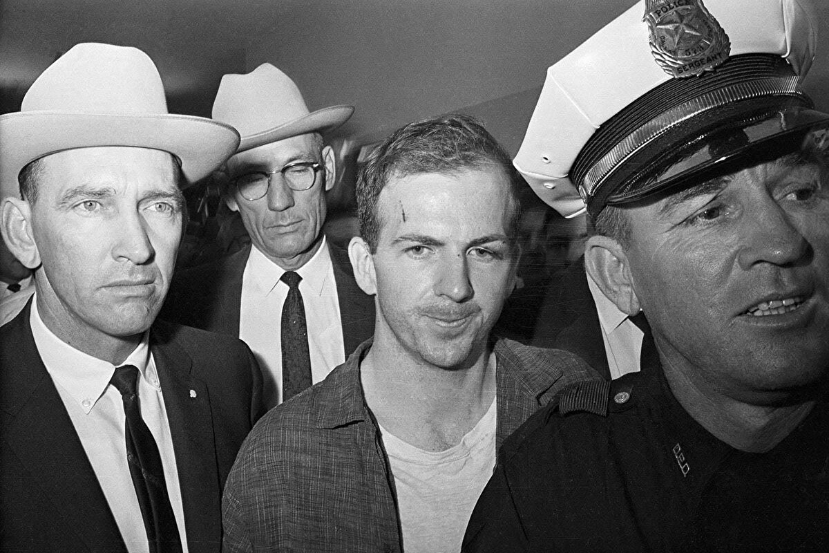 Suikastın faili olarak yakalanan Lee Harvey Oswald ise gözaltındayken Jack Ruby tarafından öldürüldü.