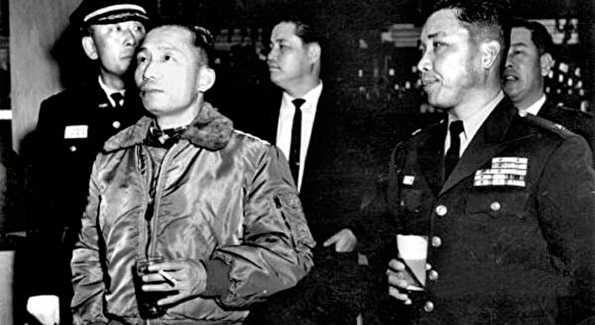 Kaynaklarda, İstihbarat Başkanı olan Kim'in, ülkeyi 'demir yumrukla' yönettiği aktarılan Park'ı 'Güney Kore'ye demokrasiyi geri getirmek için' öldürdüğünü söylediği belirtiliyor.