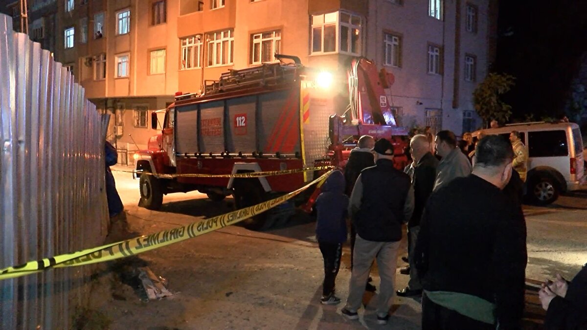 Çevredekilerin ihbarı üzerine bölgeye sağlık, itfaiye ve polis ekipleri sevk edildi.