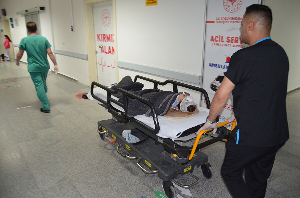 Sürücüler ile otomobillerdeki Mihriban Sultan K., Muhammet Siraç K., Pelin Ö. ve Ramazan A. yaralandı.