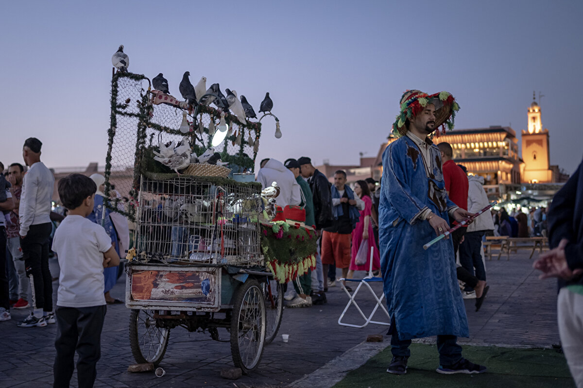 1922’den bu yana koruma altında bulunan Câmiu’l-Fenâ Meydanı, alınan tedbirlerle tarihî ve kültürel özelliklerini koruması için muhafaza ediliyor.