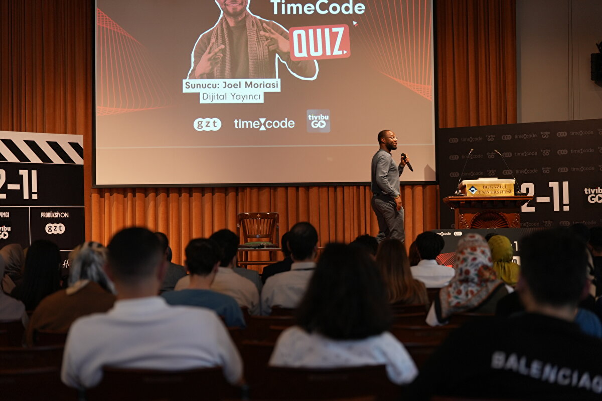 Tüm salonunun katılımıyla gerçekleşen “TimeCode Quiz" yarışmasını Dijital Yayıncı Joel Moriasi yönetti.