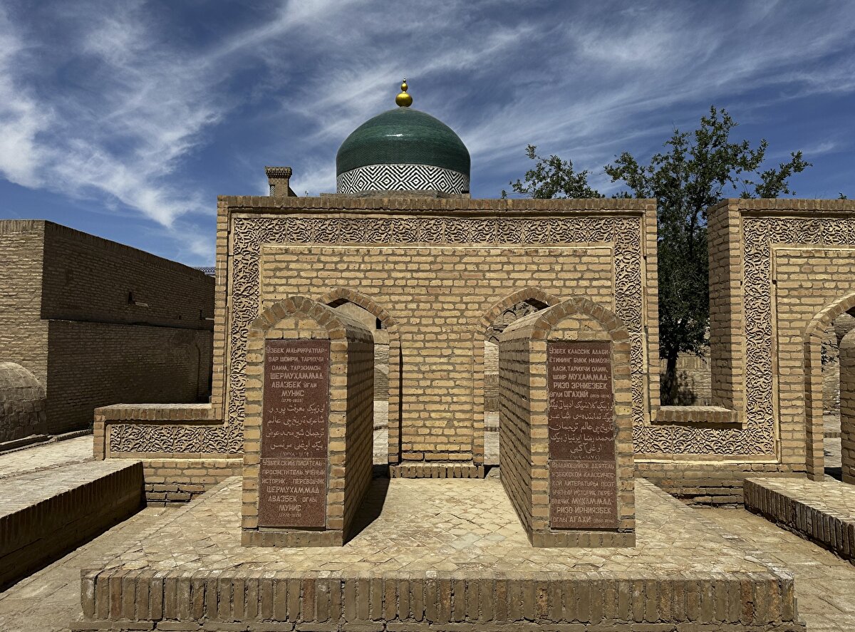 Özbekistan'ın batısındaki Harezm bölgesi, Orta Asya'nın en uzun nehirlerinden biri olan, yaklaşık 2 bin 540 kilometre uzunluğundaki Ceyhun Nehri olarak da bilinen Amu Derya'nın yakınlarında yer alıyor.