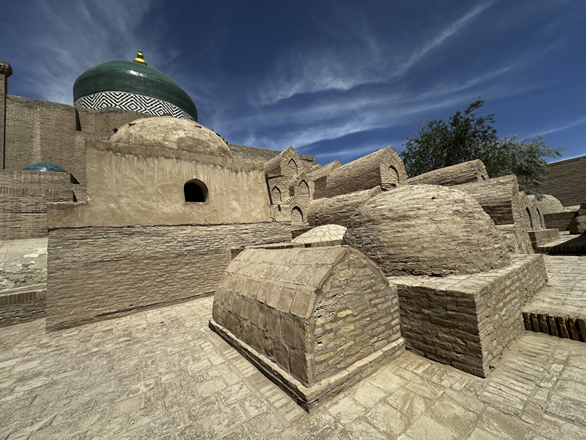 Yüzyıllardır bu şekilde devam eden bu defnetme yöntemi geleneksel hale gelmiş durumda.